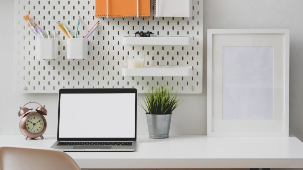 Maintaining An Organized Desk Over Time